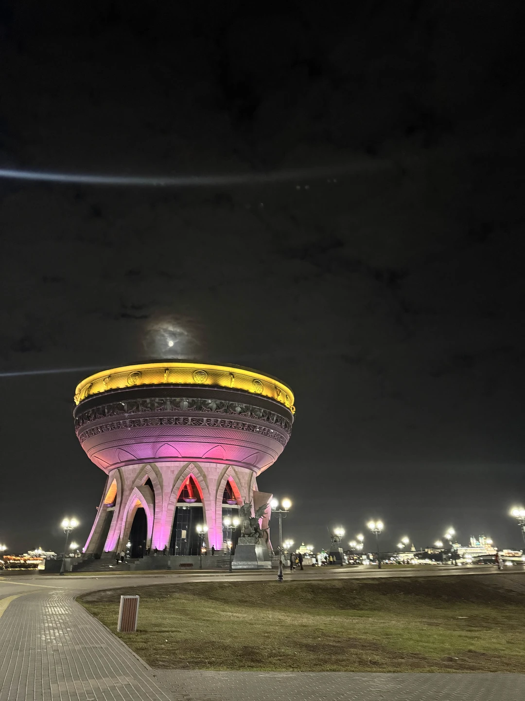 Прогулка по вечерней Казани, то что нужно для первого экспресс-знакомства с городом. А в компании с