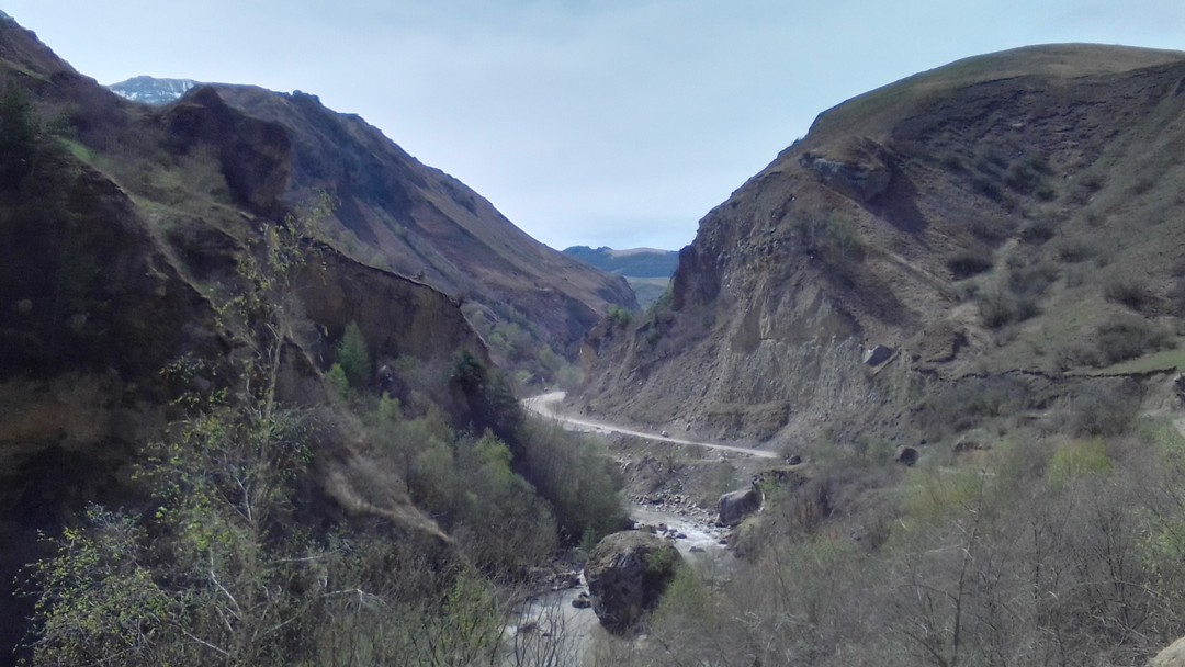 Поездка длительная, но скучно не было, пожалуй, ни минуты — чрезвычайно профессиональный гид Юрий и отличные