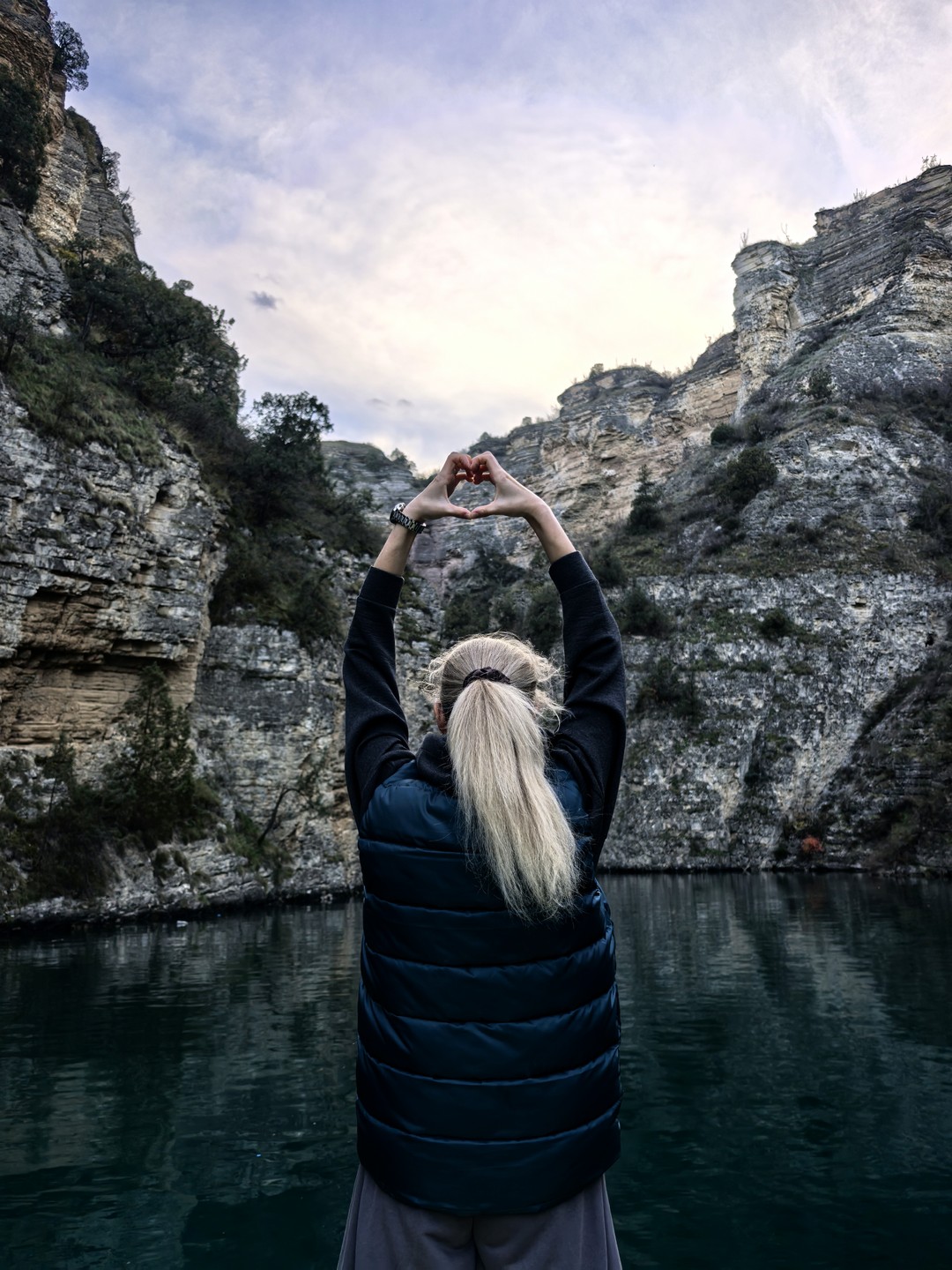 Поездка по Сулакскому каньону оставила незабываемые впечатления! Маршрут получился насыщенным: сначала посетили бархан Сары‑кум — впечатляющее