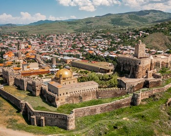 Средневековая крепость Рабат и пещерный монастырь Вардзиа