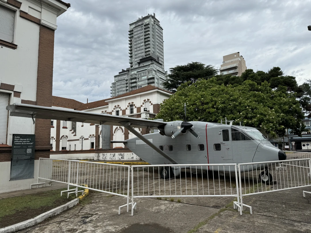 Если Вам, как и мне, интересна не только природа и парадная сторона Аргентины - Вам сюда