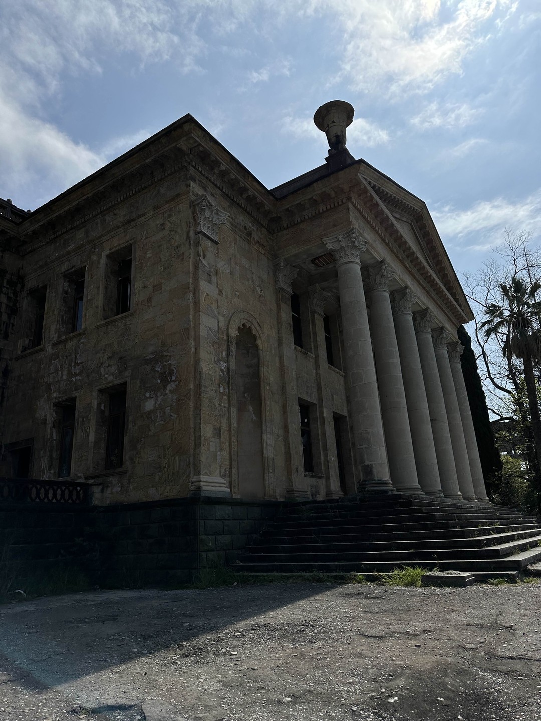 Приятный, интеллигентный гид.