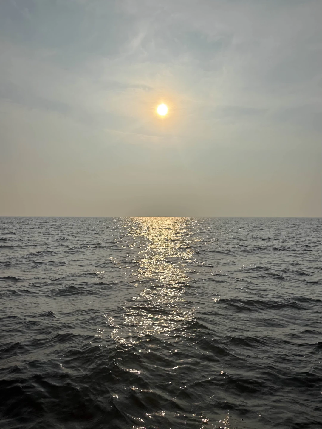 Прекрасная прогулка с самым лучшим капитаном Антоном! Чудесная погода, легкий ветерок, интересные разговоры с друзьями и