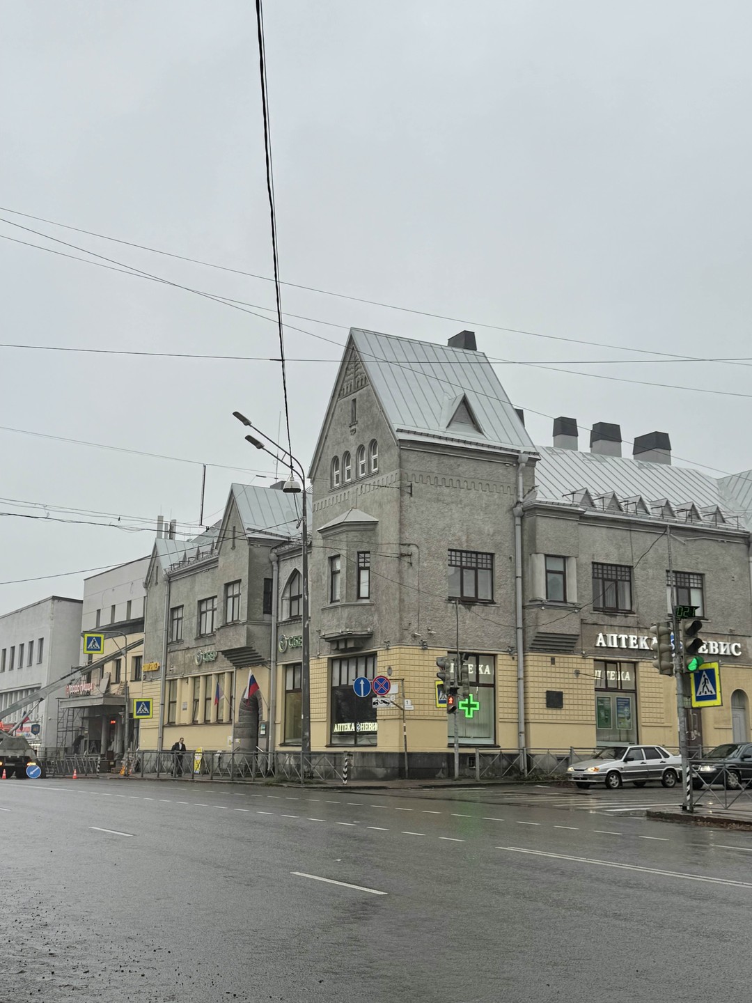 Великолепная экскурсия! Даже под осенним ноябрьским дожем было очень здорово и познавательно! Спасибо огромное Светлане за четкий и понятный материал!