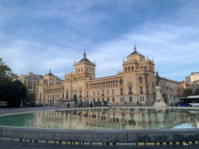 Учим испанский: путешествие по городам страны с уроками от кандидата наук