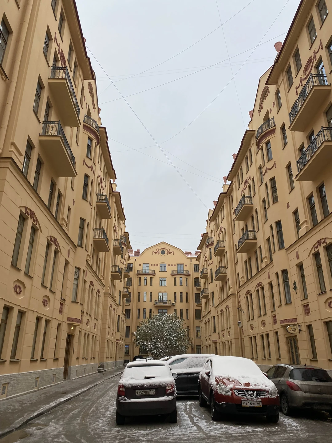 Я в восторженнейшем восторге от сегодняшней экскурсии с Алексеем по парадным и дворам Питера!!! Я даже