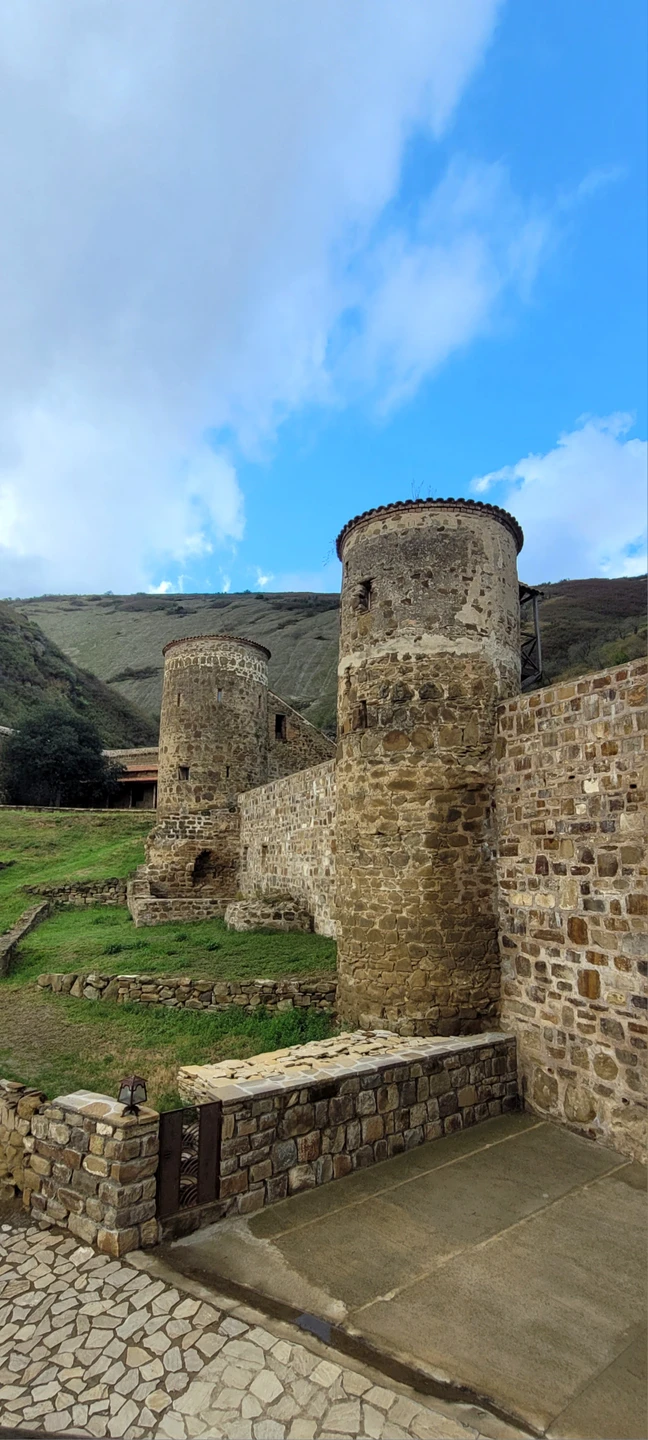 Очень понравился пещерный монастырь Давида Гареджа