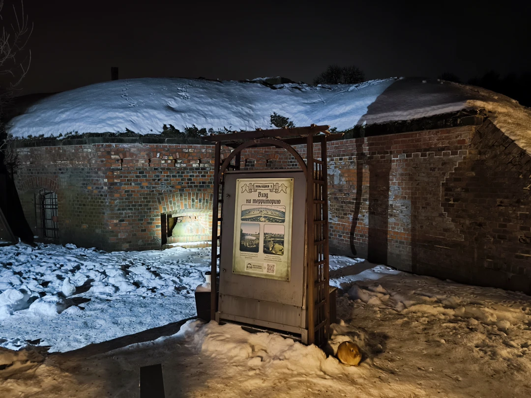 Денис провел отличную ночную экскурсию для нашей группы, рассказал об истории возникновения и жизни форта #11