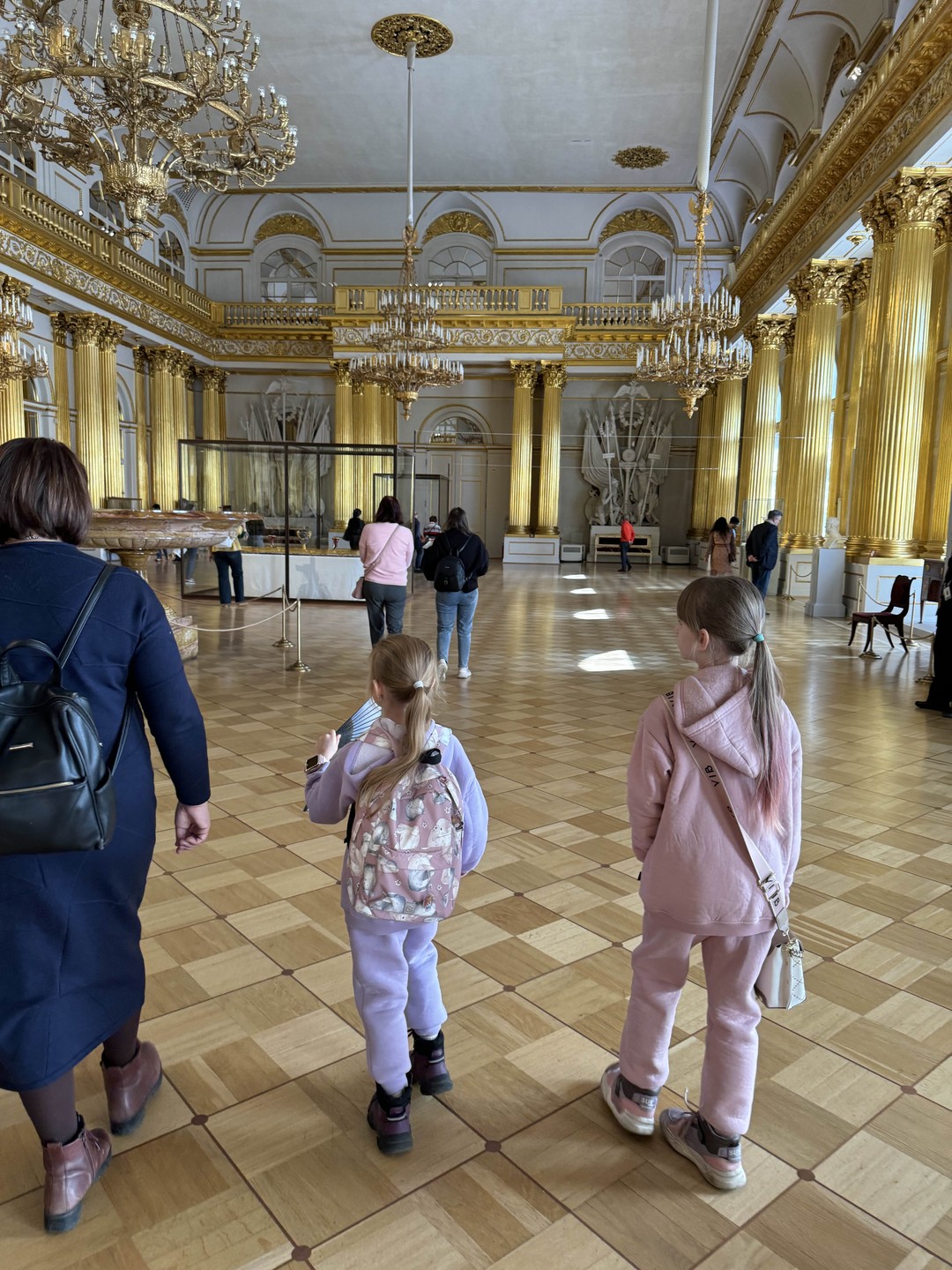 Детская экскурсия «Эрмитаж в Зазеркалье» (Камилла)