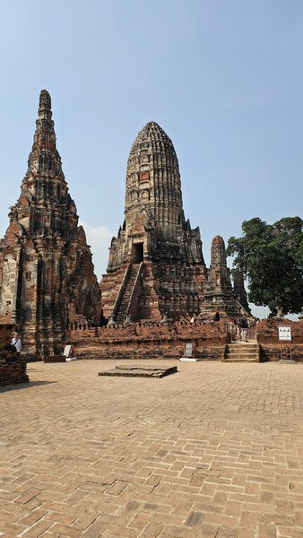 Сегодня были на экскурсии в Аюттайе — и это было одно из самых сильных впечатлений за