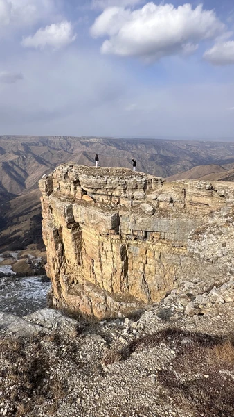 Поездка понравилась! нас возил Алим. было комфортно. Мы никуда не спешили. Хватило воесени насладиться видами и мощью окружающего ландшафта