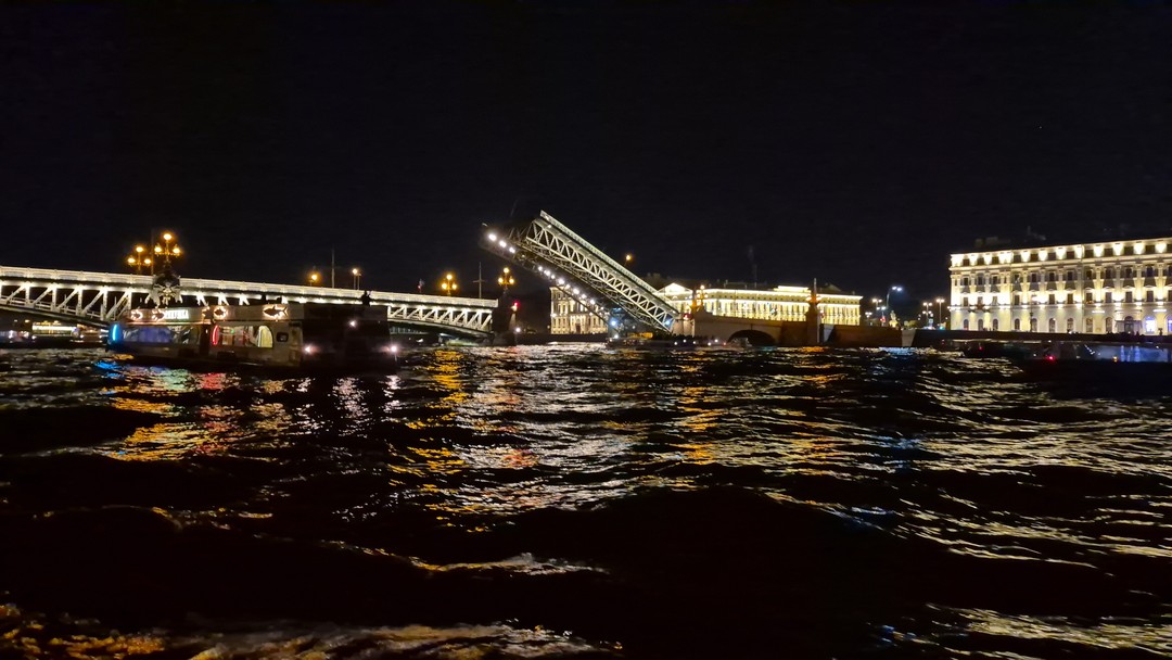 Пять разводных мостов - на теплоходе с гидом (Ольга)