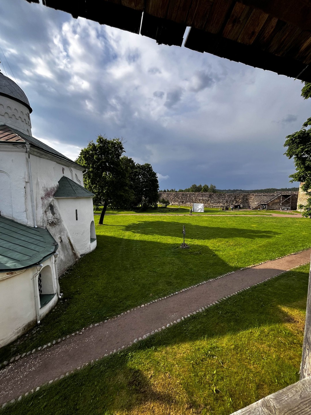 Древняя Русь без тоски: Изборск (Татьяна)