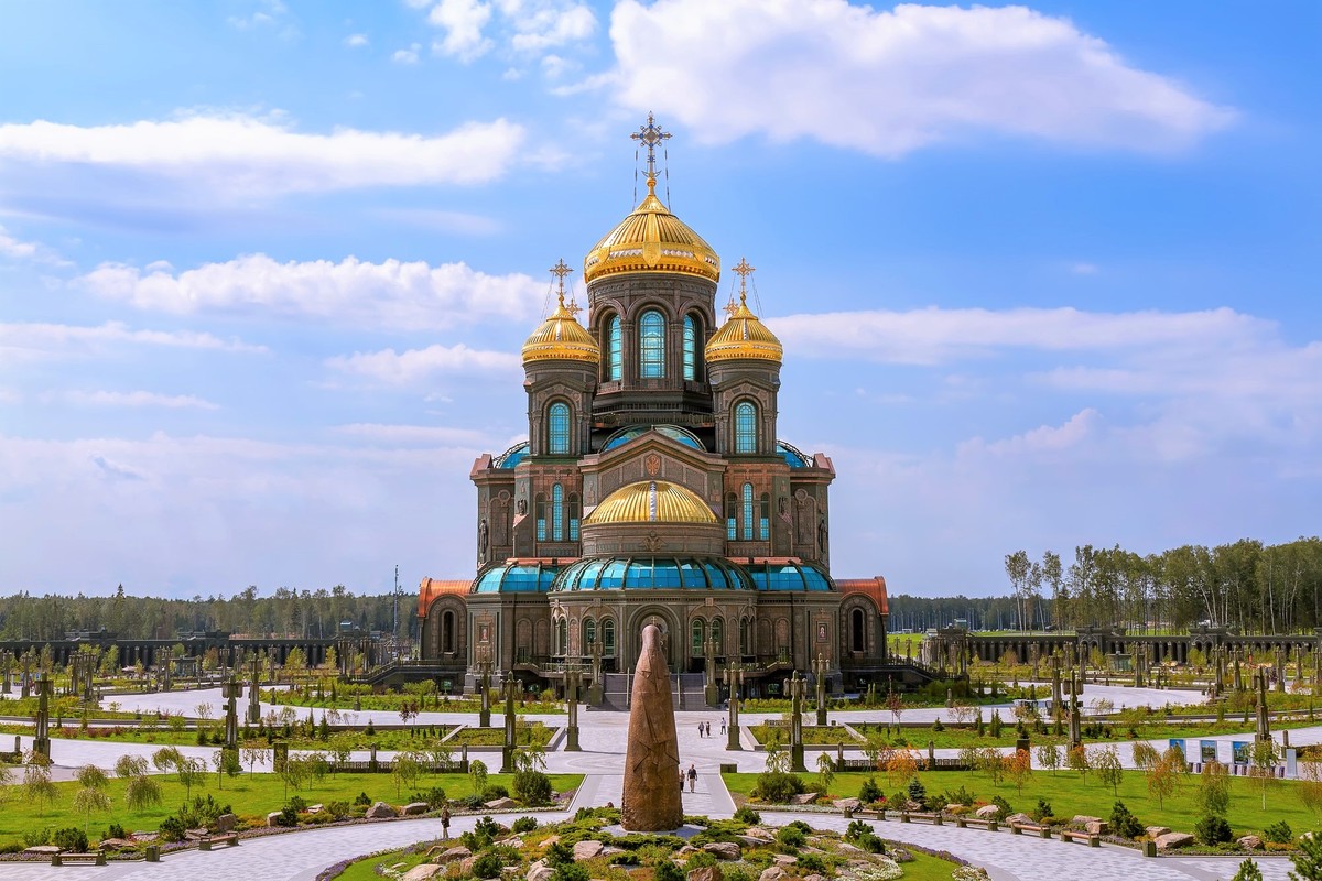 Экскурсия Экскурсия из Москвы в парк «Патриот» и храм Вооружённых сил