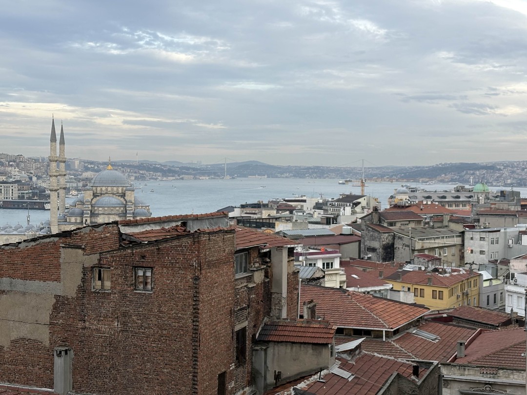 Отлично провела экскурсию гид Баяна. Заинтересовала и заняла ребенка 13 лет! Рассказала историю гранд базара и