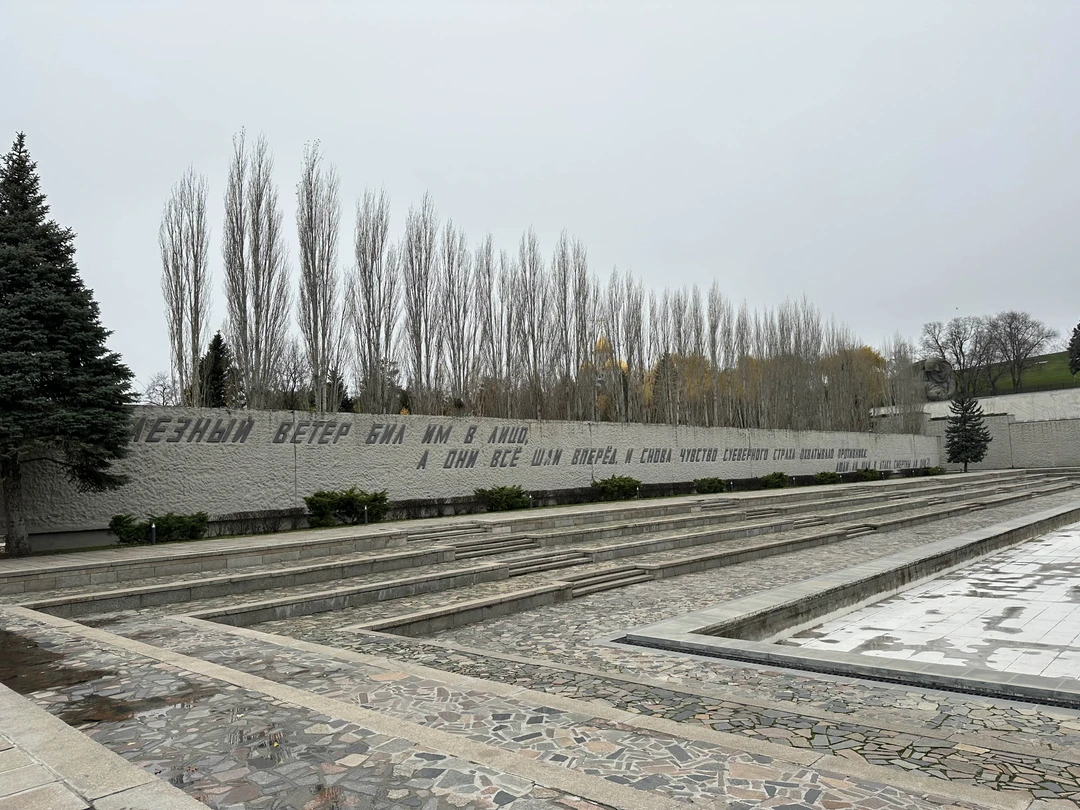 Однозначно рекомендую данную экскурсию! Мы сходили на Мамаев курган сначала сами, просто погуляли, все посмотрели, но