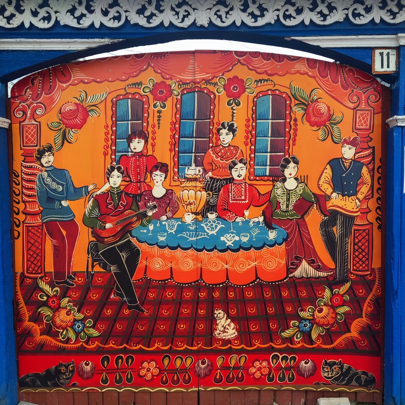 Нашим гидом была Светлана. Она рассказала об истории города, показала ключевые достопримечательности, ответила на все вопросы