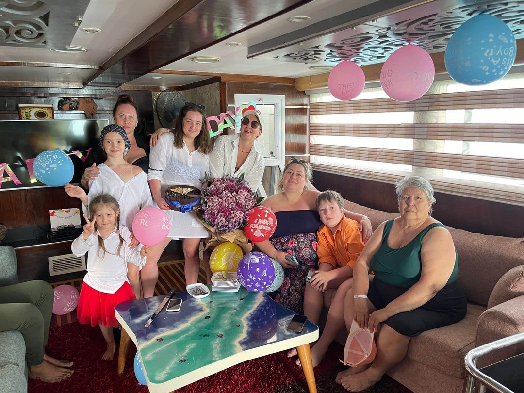 Благодарим за невероятную прогулку на яхте, незабываемо, красиво, весело, активно, душевно! Всё выполнено идеально! Команда молодцы!