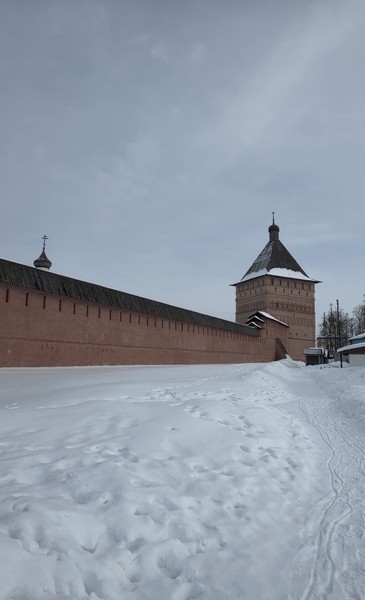 Анна очень приятный, спокойный и приветливый экскурсовод. Экскурсия очень понравилась, интересный взгляд на многие события и