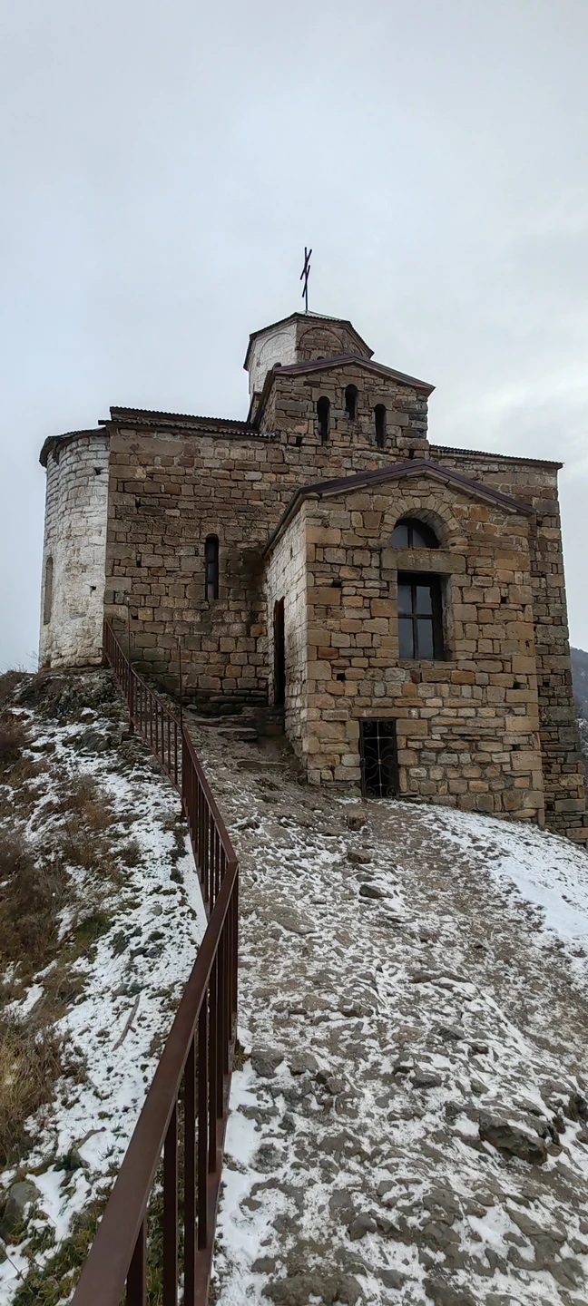 Вчера вернулись с экскурсии на Домбай. Все прошло отлично 👌 Гид Иван был великолепен. Это настоящий