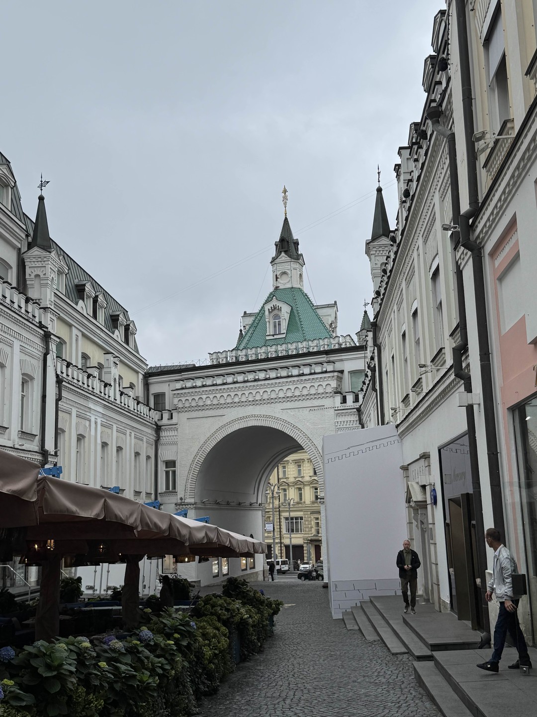 На этой экскурсии было прекрасно все: и маршрут, и объекты, и истории, и великолепный рассказчик. Получили
