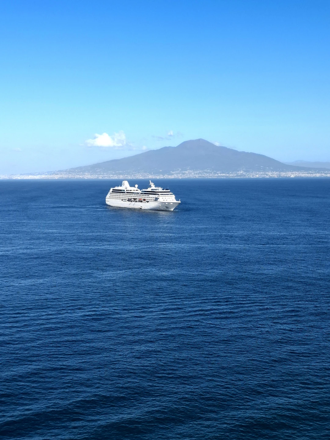 Сергей отличный организатор и прекрасный гид. Уверенно владеет материалом, знает местный колорит, открыл удобные точки обзора
