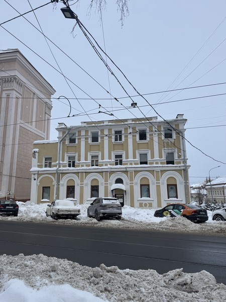 Не первый раз пользуемся форматом аудио экскурсии. Это позволяет не спеша, в своем темпе пройти весь