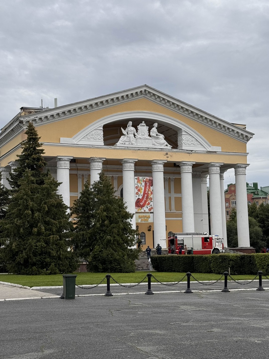 Огромная благодарность, Алексею- прекрасному экскурсоводу по Йошкар- Оле! Замечательный человек, который любит свой город и много
