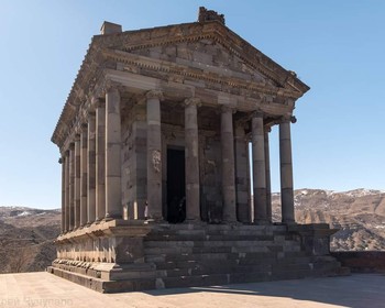 Арка Чаренца, храм Гарни, монастырь Гегард и «армянское море»
