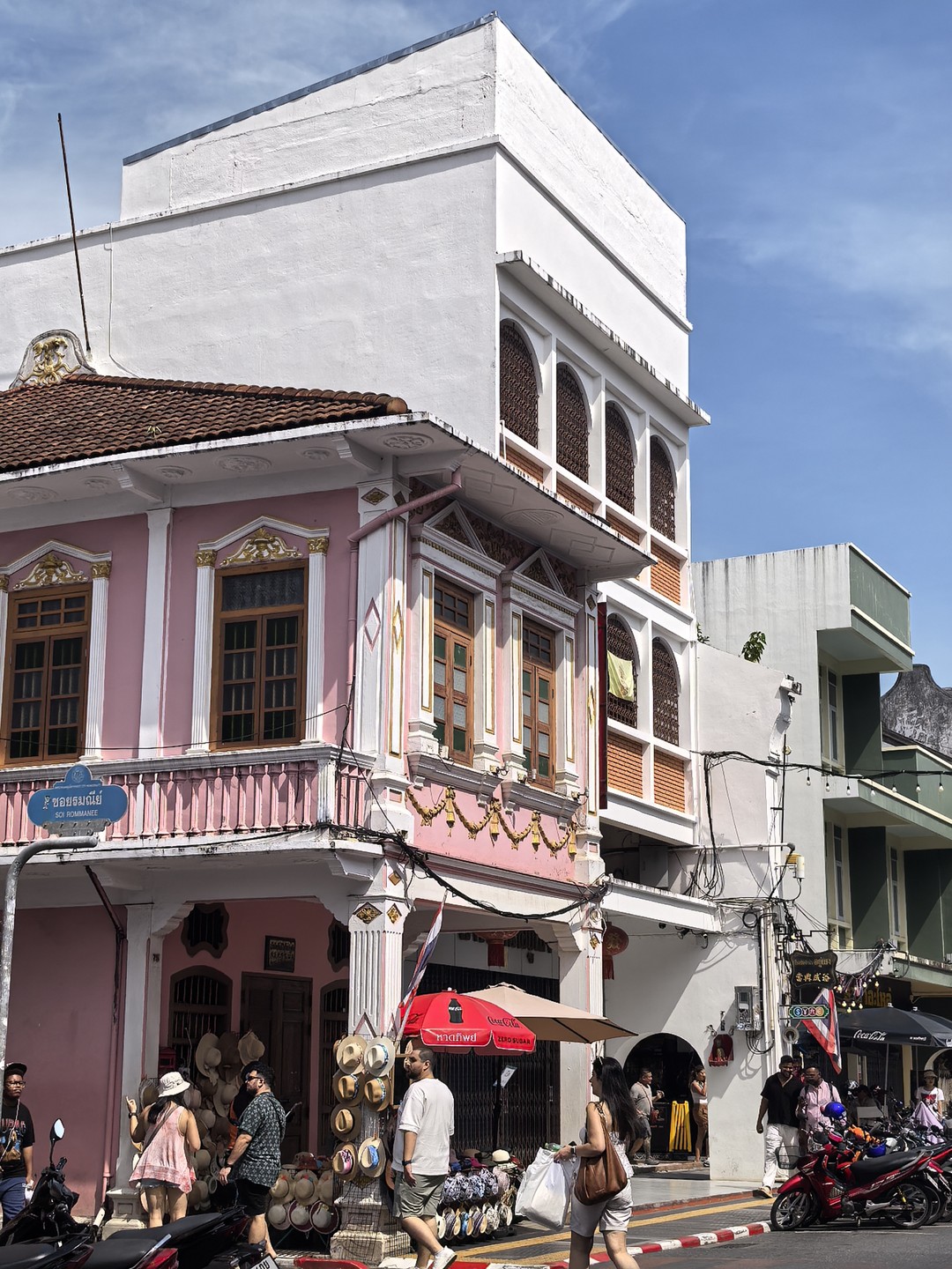 Татьяна прекрасный рассказчик и организатор экскурсии, она показала нам несколько храмов, старую часть города, парк, рынок