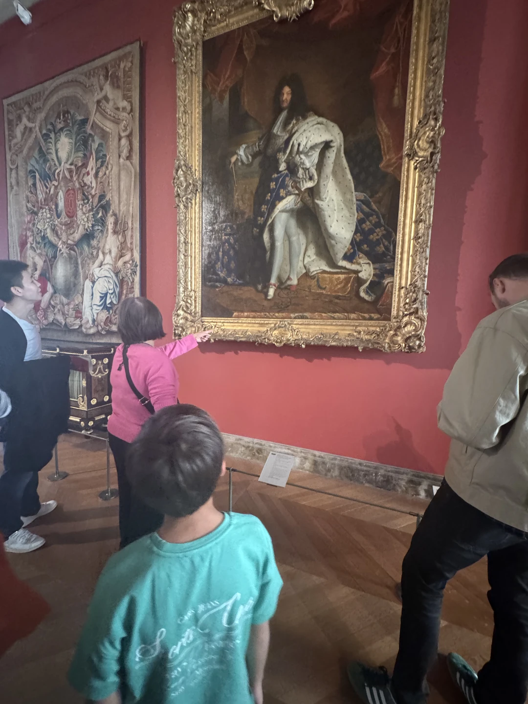 Очень рекомендую посетить Лувр с Людмилой. Два часа прошли незаметно. Очень увлекательно, и для взрослых в