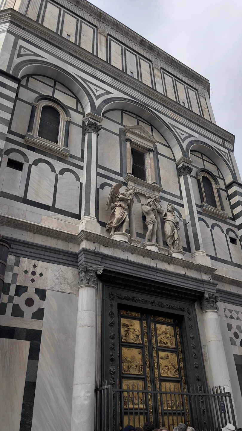 Прошло ровно 2 недели с момента экскурсии по Флоренции с Дарьей, а впечатления все еще не