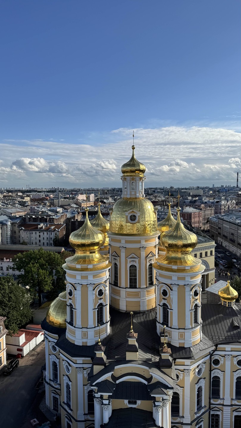 Приятный экскурсовод с красивой речью и безупречными знаниями!