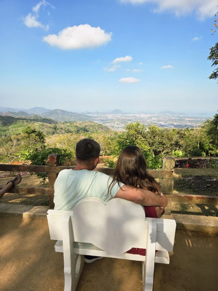 Мы получили большое удовольствие от путешествия по Пхукету с Леонидом. Прекрасно продуманная логистика, с учётом наших