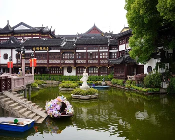 Встреча, размещение в отеле, сады Юйюань, набережная Бунд