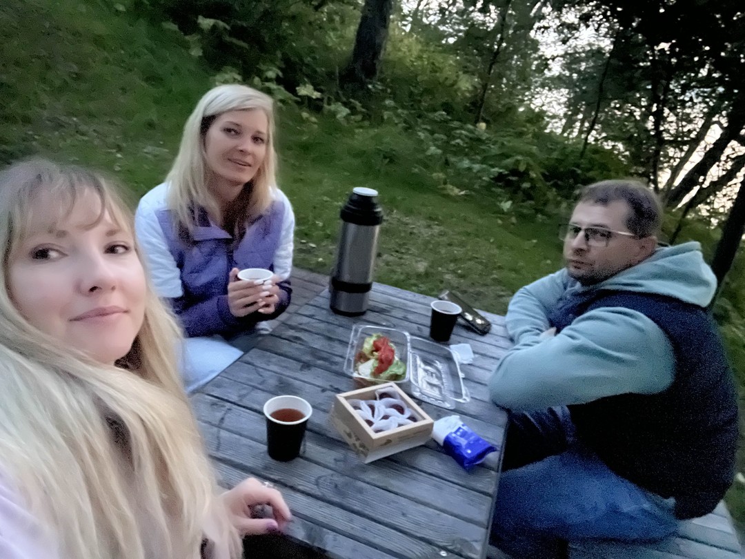 У нас была гид Вита. Всё замечательно, интересно, всё рассказала и показала где что купить, в какие ресторанчики сходить! Рекомендуем❤️