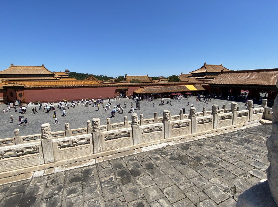 Вместе с подругой посетили эту экскурсию в июле. Это не просто прогулка по знаковым местам, а