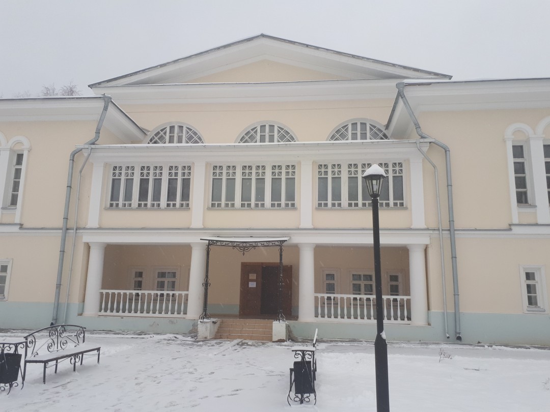 Мы выбрали вместе с Ильинским город Чёрмоз. Гид Александр, любитель поговорить, если Вам не нужна тишина,