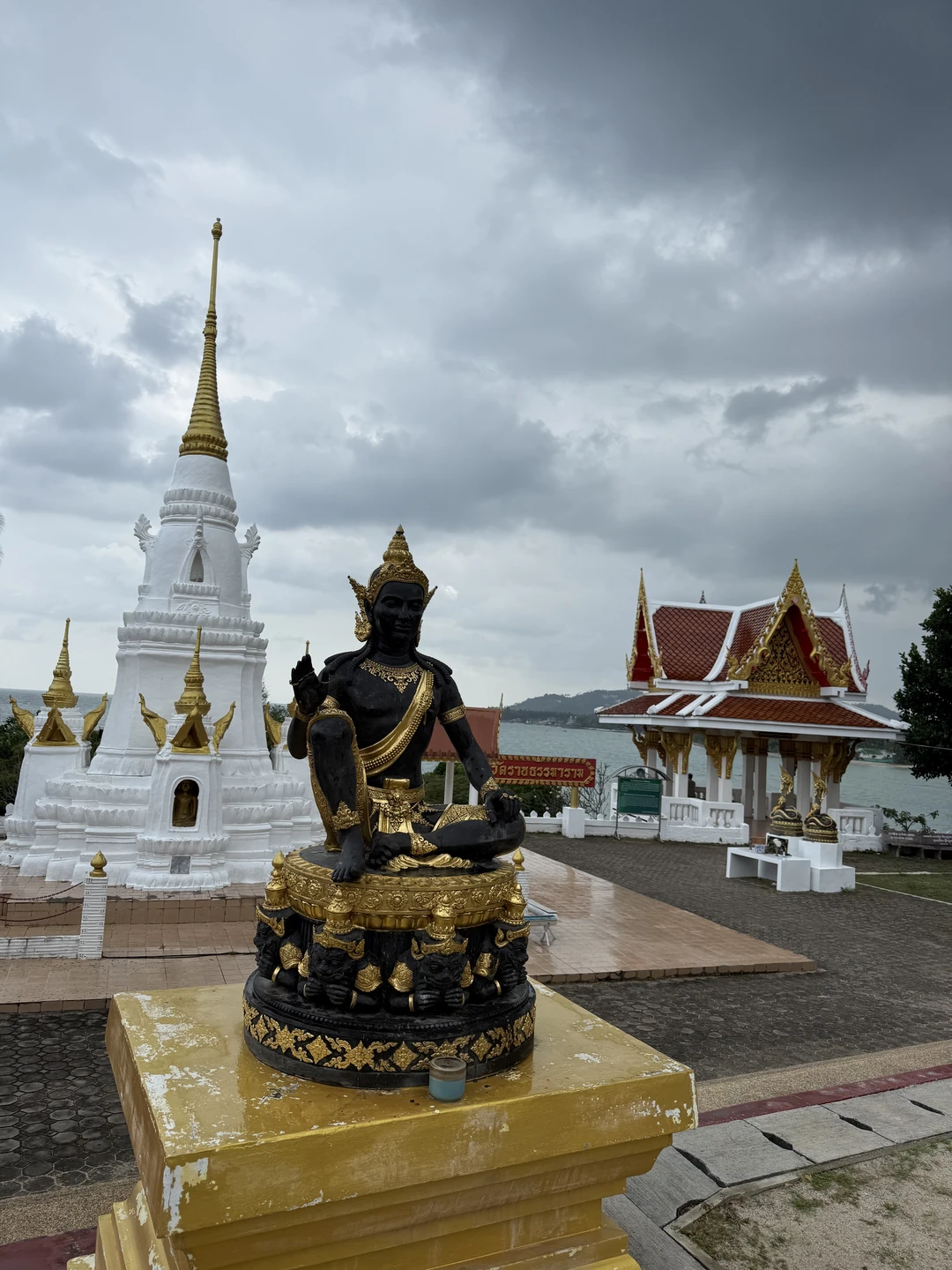Всё отлично, будем ещё обращаться при случае. Денис отлично ориентируется в истории, интересно рассказывает и может