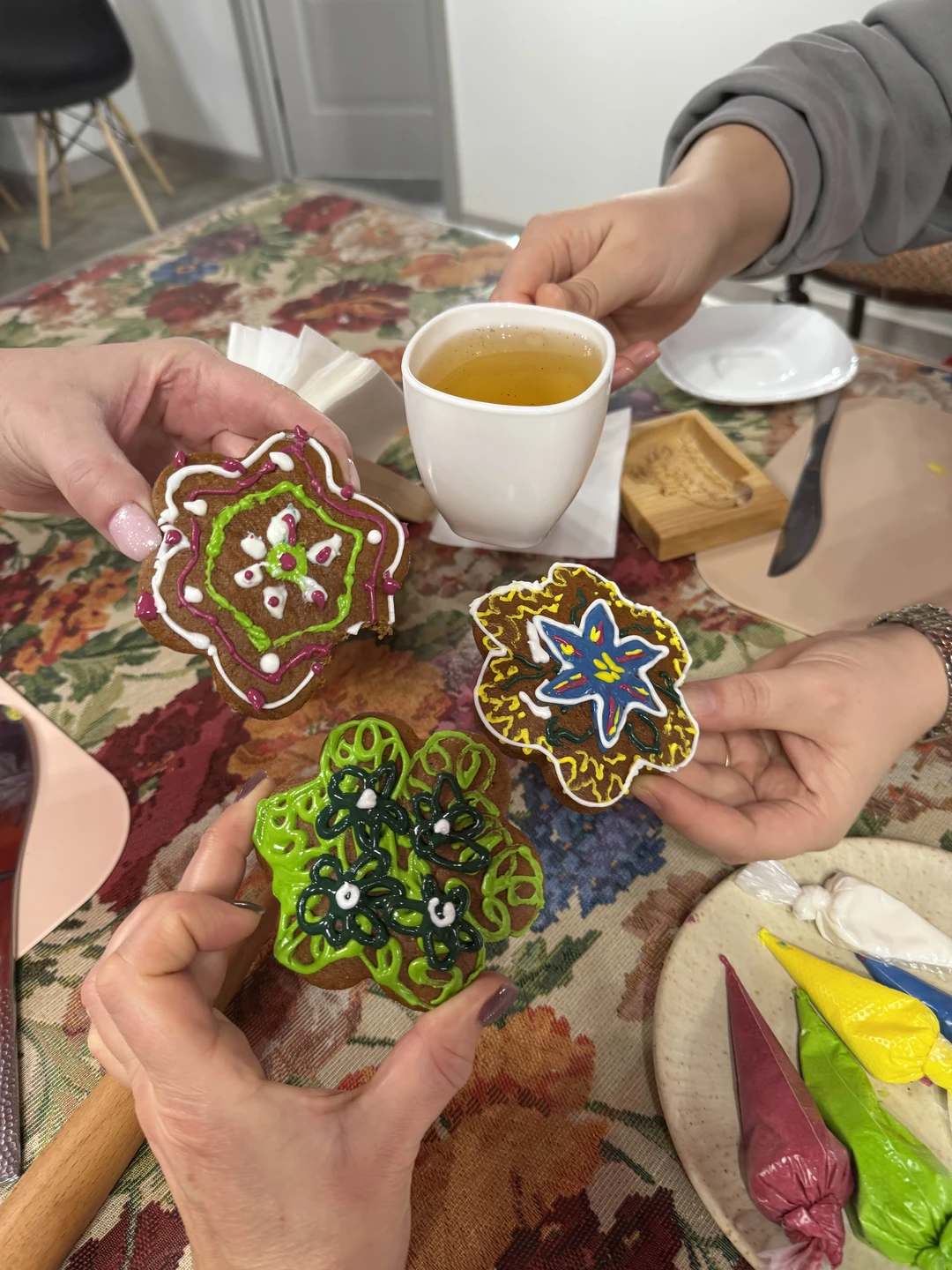 Душевно и вкусно провели вечер)) на мастер-классе свой печатный пряник из заварного ржаного теста изготовили и