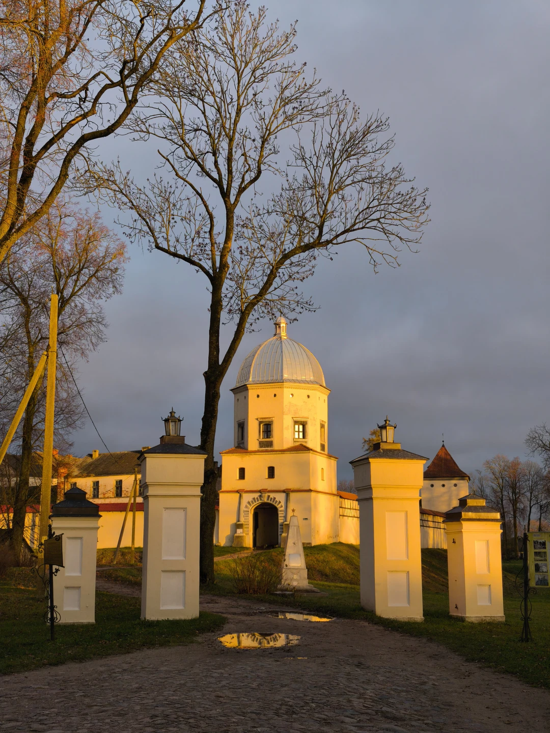 Здравствуйте. Экскурсия, а вернее маленькое путешествие, была очень яркой и запоминающейся. Иван настоящий профессионал своего дела.