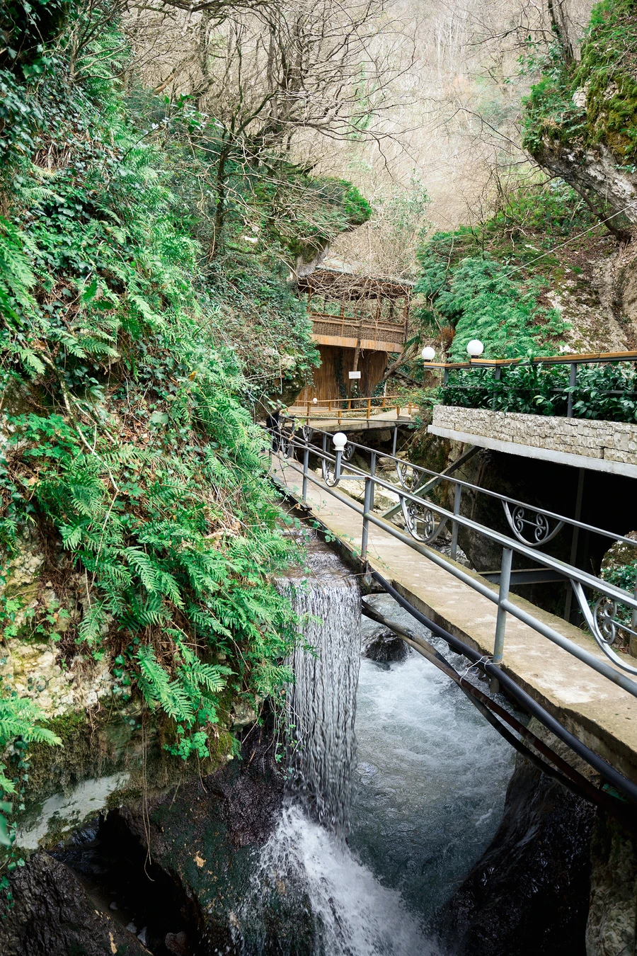 Черниговка — заброшенная ГЭС в ущелье с водопадами (12/18)