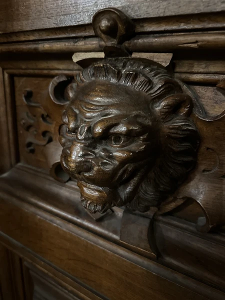 впечатляет ….. очень печально что такая красота в таком плачевном состоянии … надеемся что такая красота