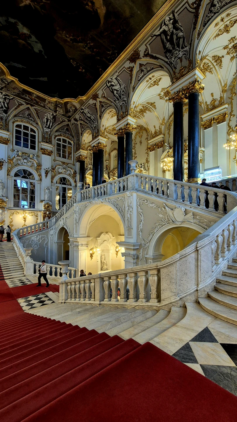 Сегодня побывала на великолепной экскурсии, нашим гидом была Светлана,экскурсия прошла на одном дыхание. 2, 5 часа