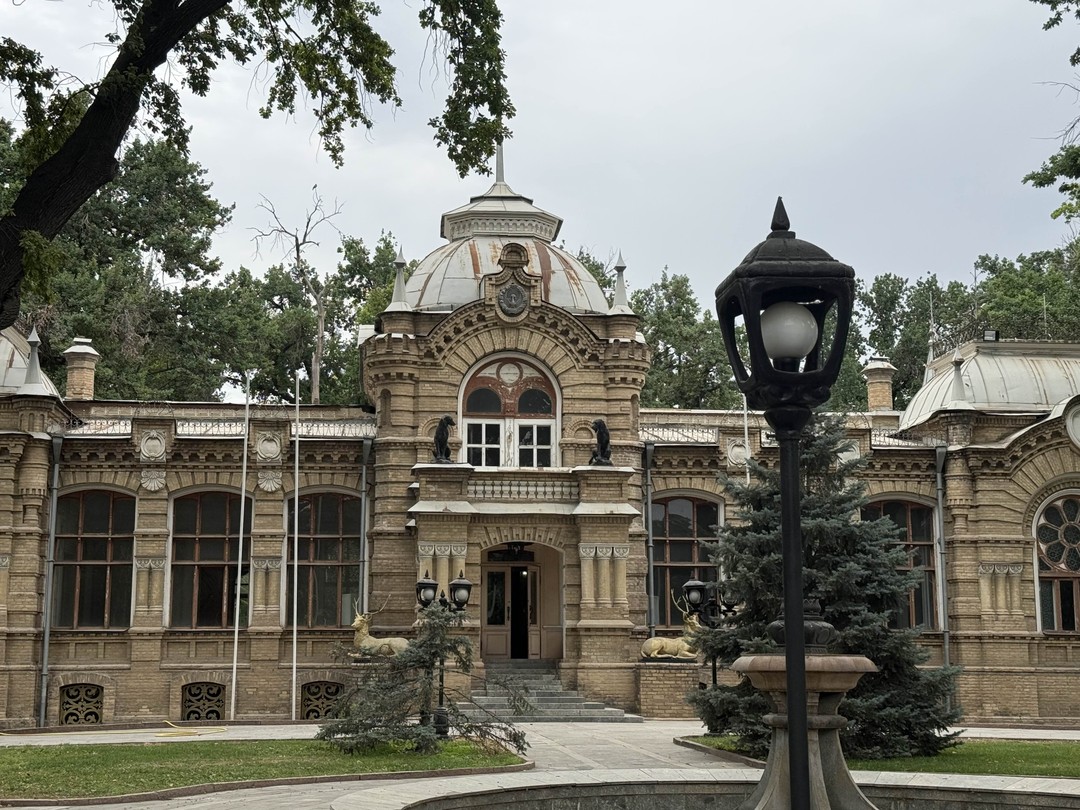Огромное спасибо гиду Абдулле за прекрасную экскурсию и компанию по сказочному Ташкенту