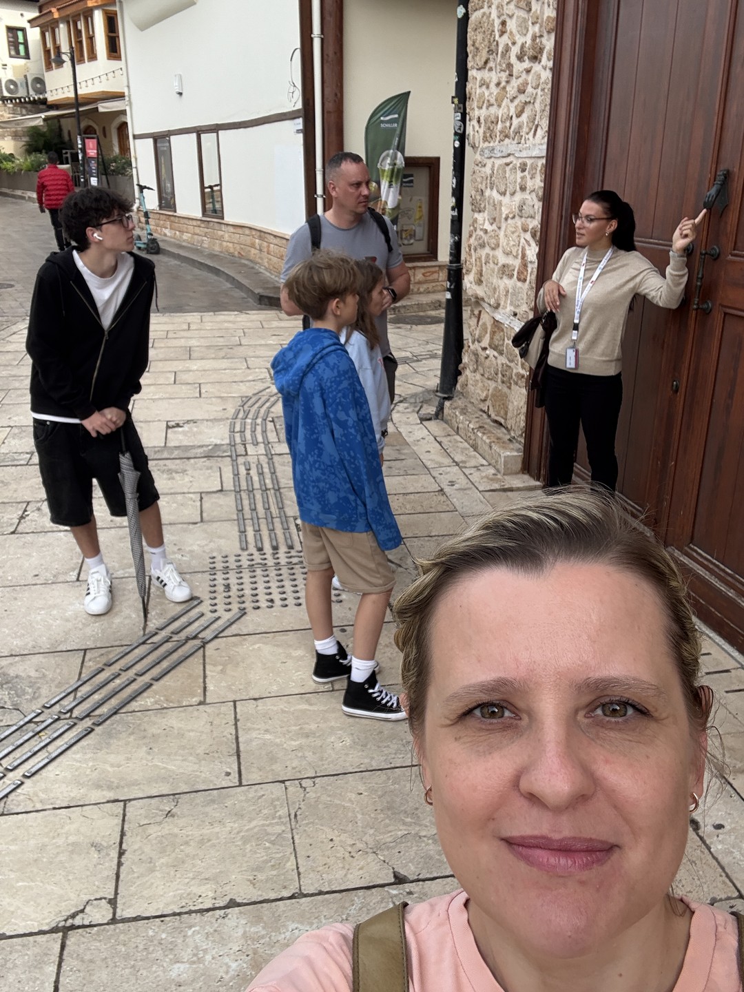 Замечательная экскурсия - мы в восторге. Марина погрузила нас в историю Анталии, старого города, заколдовала заворожила