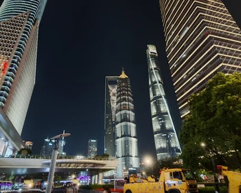 Первая встреча с Шанхаем: набережная Вайтань, небоскрёбы, телебашня