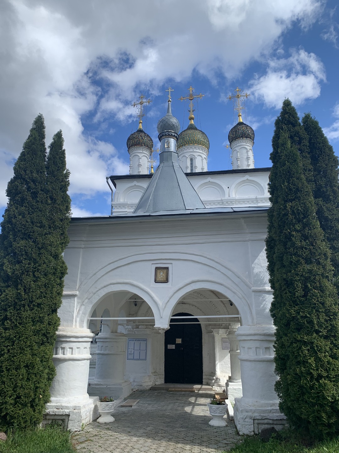 Были на экскурсии 11.05.25, экскурсовод Андрей. Очень понравилось. Андрей знает и любит свой город. Много интересных