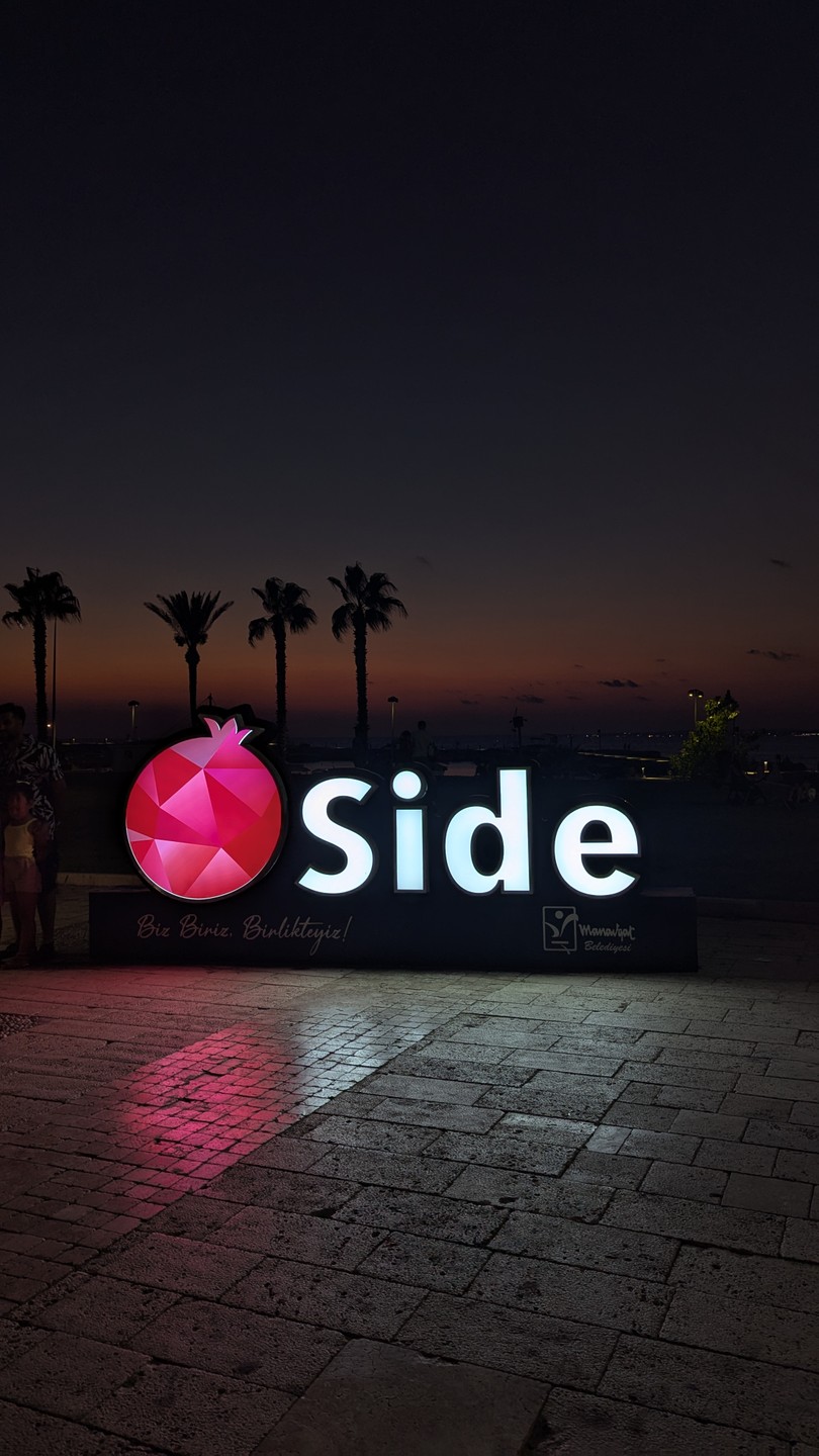 Большое спасибо Нури за интересную экскурсию по древнему Сиде. Благодаря его рассказу, мы не просто смотрели