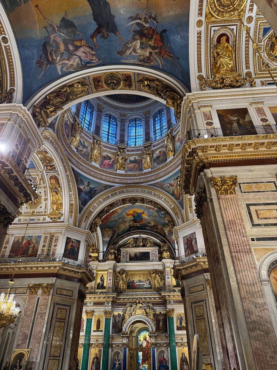 4.01. посетили 4 собора вместе с гидом Надеждой. Экскурсия понравилось. Надежда пунктуальная, эрудированная и приятная. Было